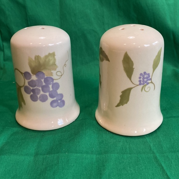 Four star Stoneware Farmhouse Fruit Motif Salt & Pepper - Picture 2 of 3